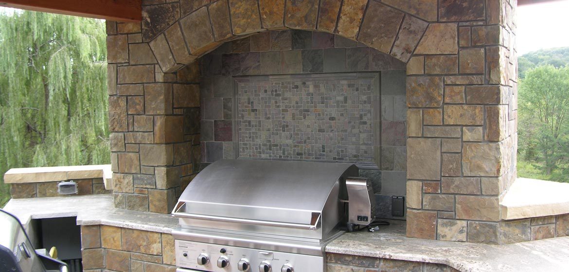 rolling rock building stone russet brown natural thin stone veneer outdoor kitchen with built in grill