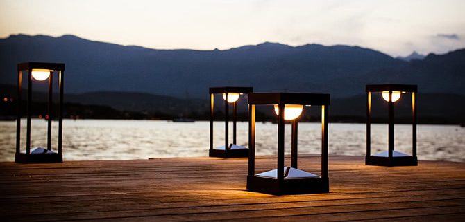 Square outdoor lamps.